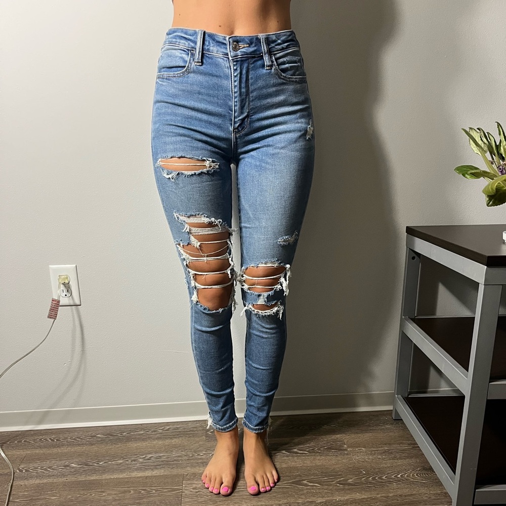 Size 4. Ripped American Eagle jeans